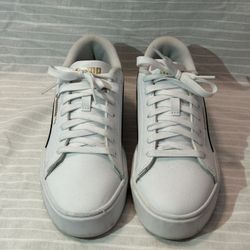Puma Women’s 6.5 Smash Platform V3 Sneakers - OBO 