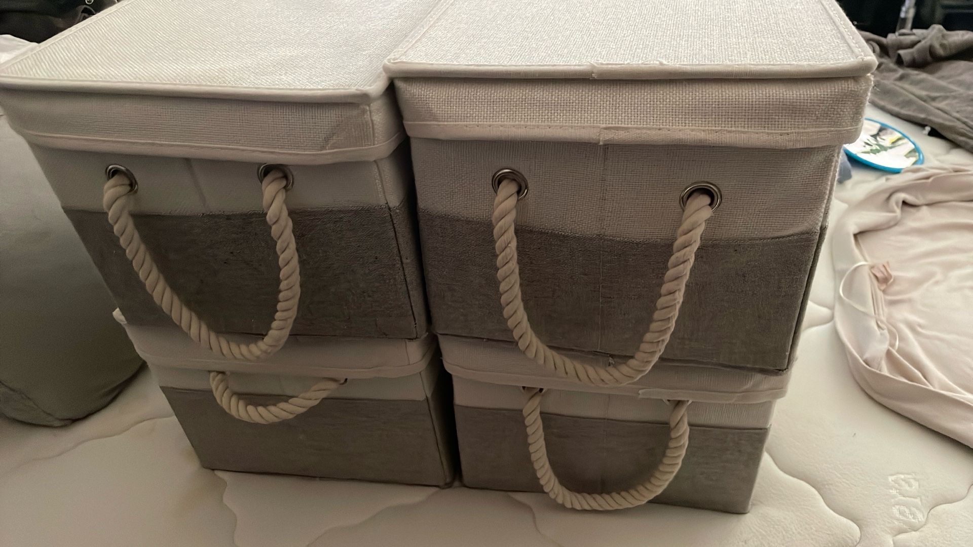 4 Storage Containers With Lids