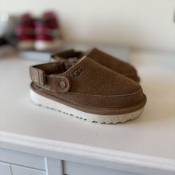 Toddler Uggs 7C