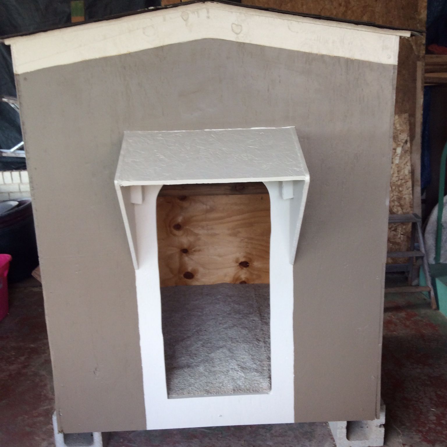 “HUGE DOGHOUSE FOR A GREAT DANE,SAINT BERNARD,BULL MASTIFF DOG SIZE”(newly Built)