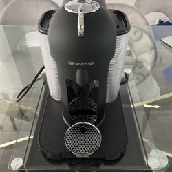 Used Like New Nespresso Coffee Machine With Coffee Pod Holder  