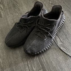 Yeezy black (reflective)