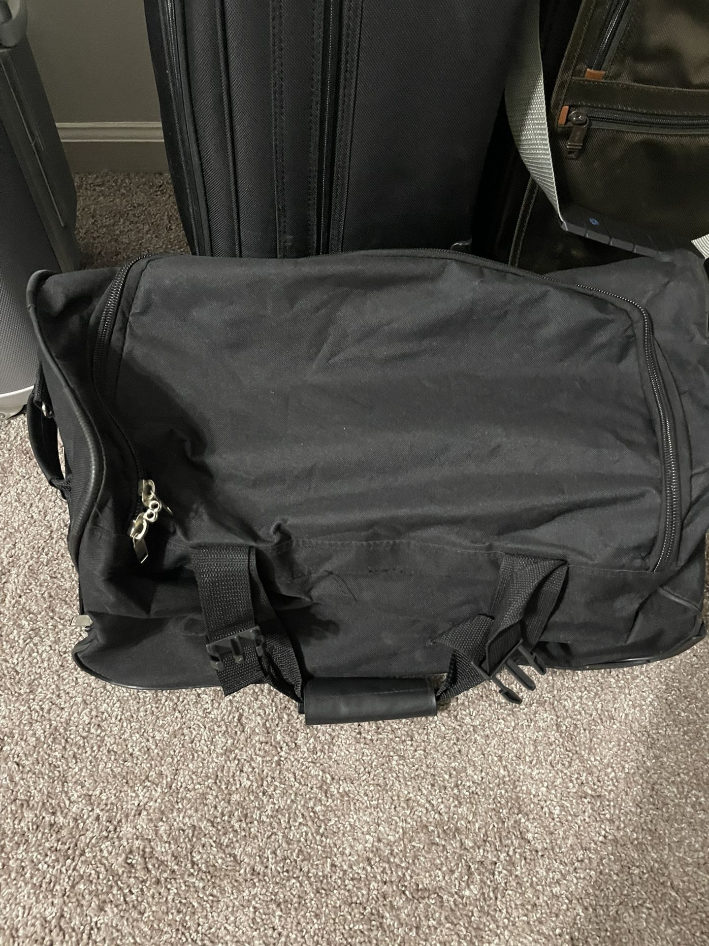 Duffle Bag With Wheels 