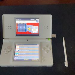 Nintendo DS Lite With R4