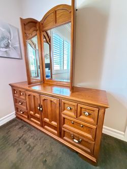 1980s Thomasville Homecoming Oak Dresser with Mirrors