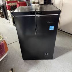 3.5 Cubics Standing Deep Chest Freezer