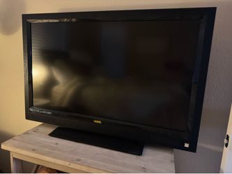 40" Vizio LCD HDTV (Model VO400E)