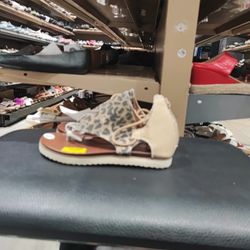 Black And Beige Sandal Size 5