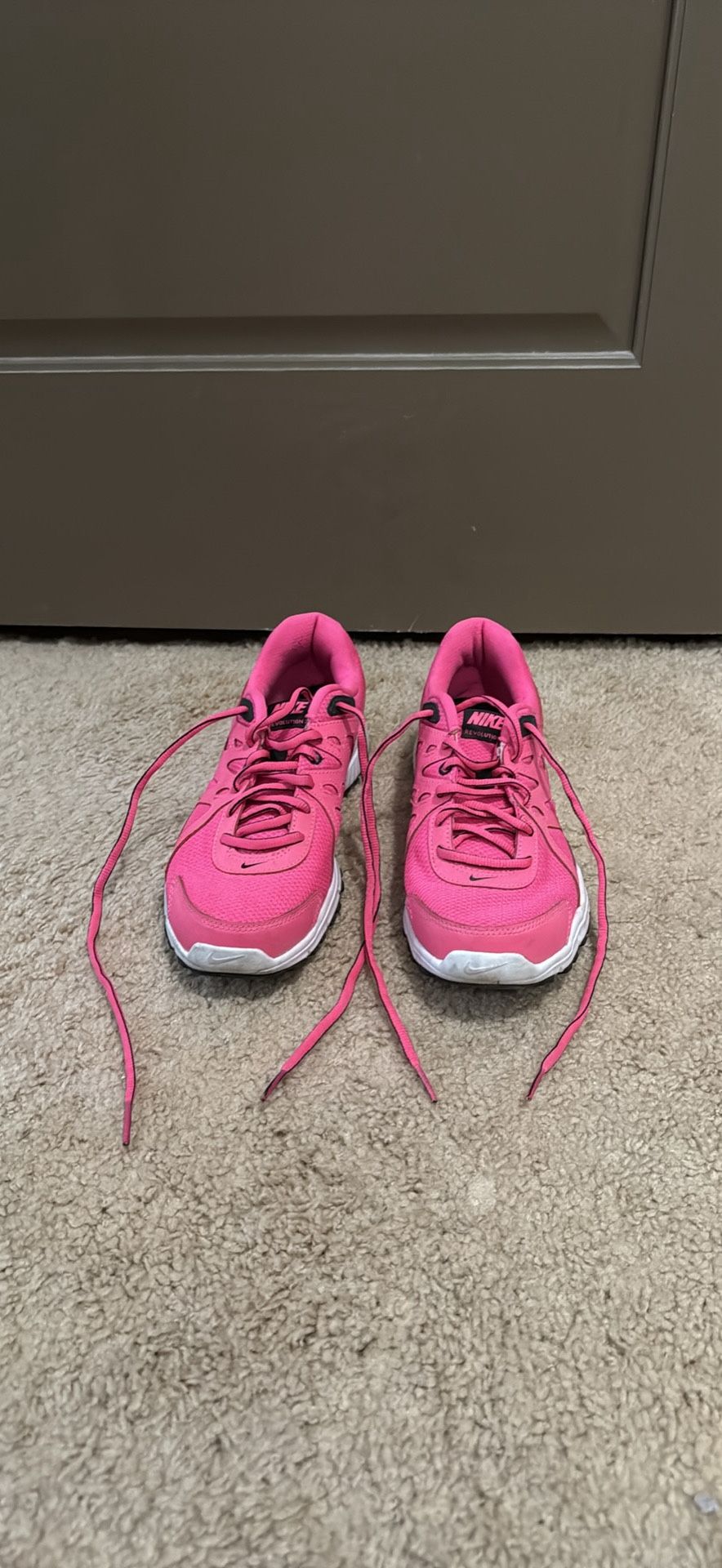 Nike Women’s Running Shoes – Size 9 – Excellent Condition