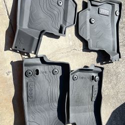 Jeep Wrangler Rubber Floor Mats 