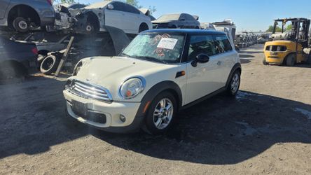 2013 MINI COOPER PARTING OUT PARTS FOR SALE