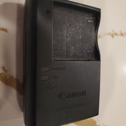Canon CB-2LF Model C2282 compact wall battery Camera charger Canon lithium-ion batteries Plug in 
