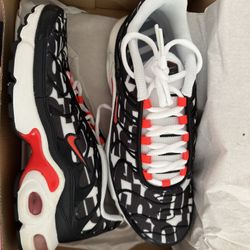 NIKE AIRMAX PLUS