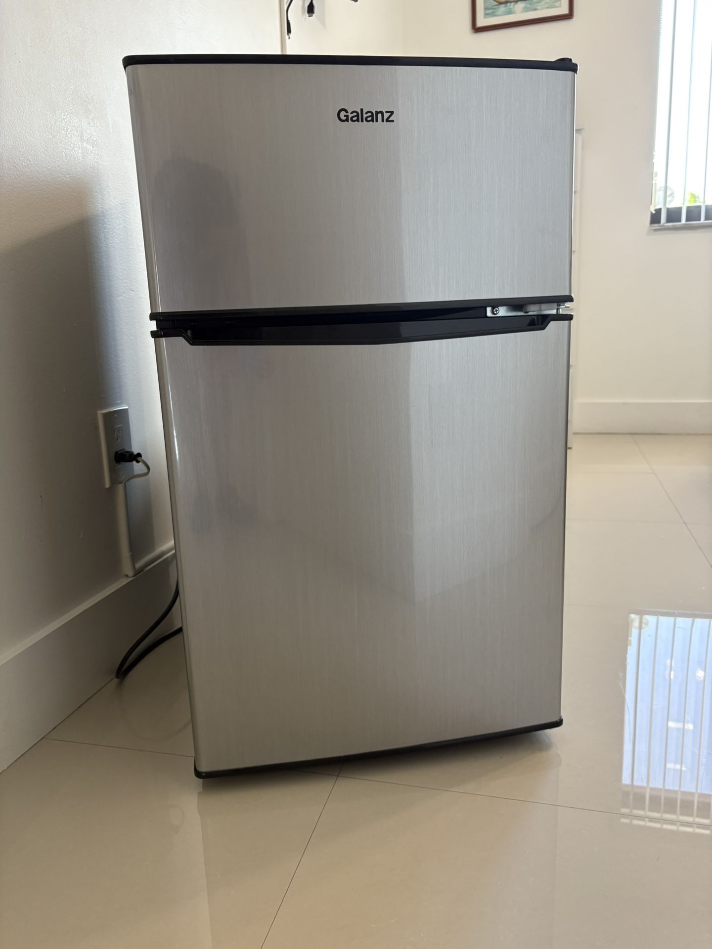Mini Fridge / Mini Nevera