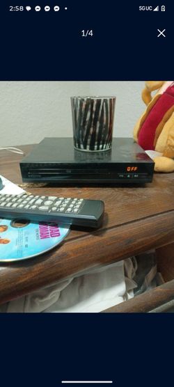 DVD PLAYER WITH REMOTE 