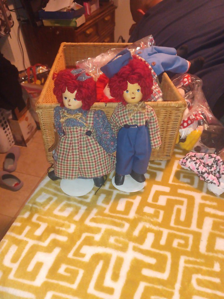 Springford Dolls Set (2) Raggedy Anne & Andy in Plaid & Blue with stand
