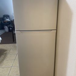 Compact Refrigerator 