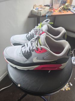 Nike Air Max 90s Essentials ( Wolf Grey/ Rush Pink)