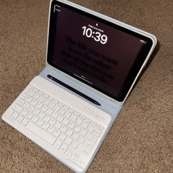 iPad Air 5th Gen — 256GB Bundle | Apple Pencil 2 + Keyboard Case + Chargers / Factory Reset