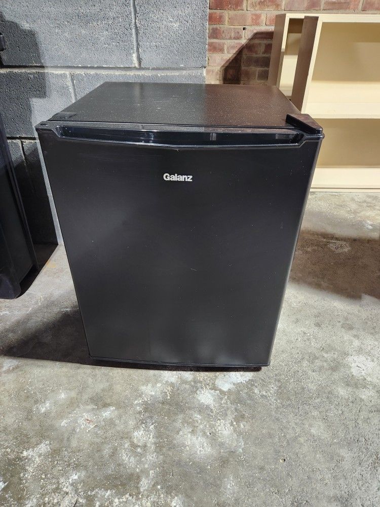 Galanz Mini Fridge