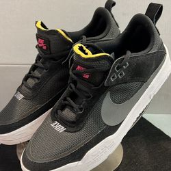 NIKE SB DAY ONE GS “BLACK WHITE”