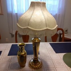 GORGEOUS LOOKING VINTAGE Solid BRASS LAMP A beautiful Vase 28INCHES TALL