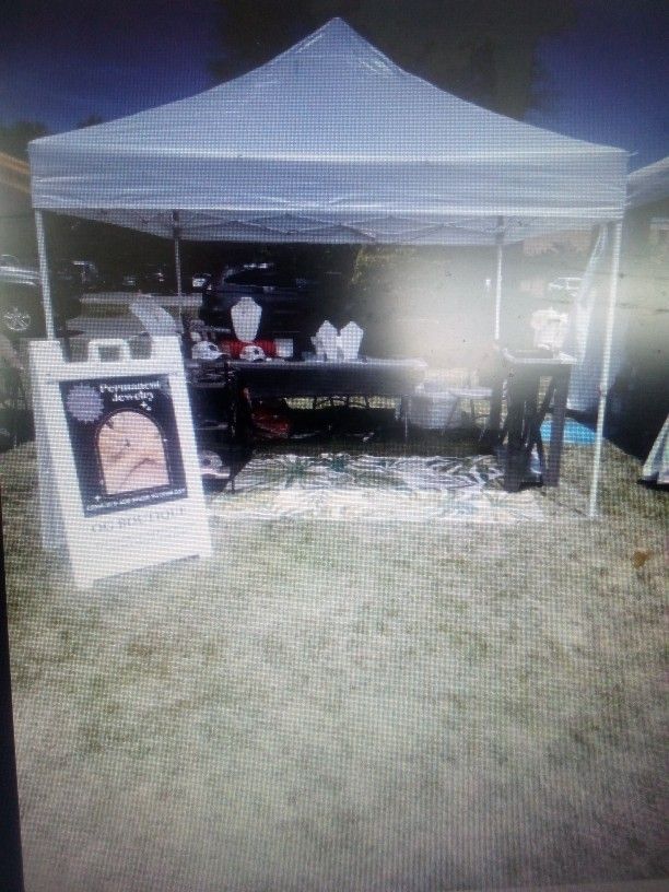 Tent Vendor.Shade.booth. 10x10 Weatherproof Strong