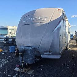 34ft Komfort Fixer Upper Camper