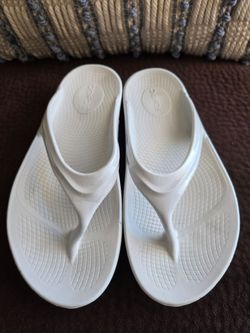 Oofos Women's Size 6 Sandals
