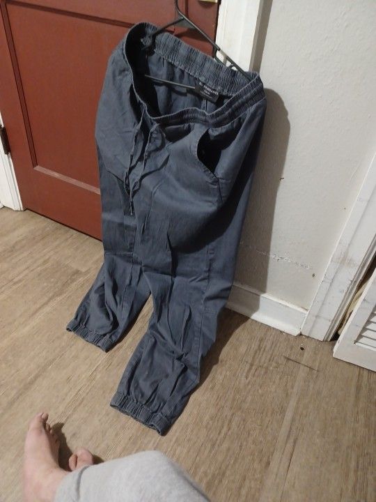 GAP Mens Essential Jogger Pant