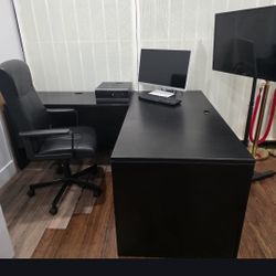2 Work Desks With Chairs