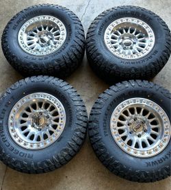 Brand new 17 inch kmc 552 rims with brand new 285/70/17 Blackhawk R/T tires