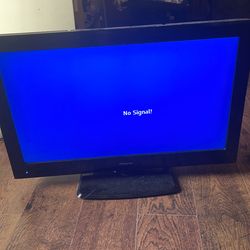 32” Hisense TV.  Woks. But I don’t  have the control