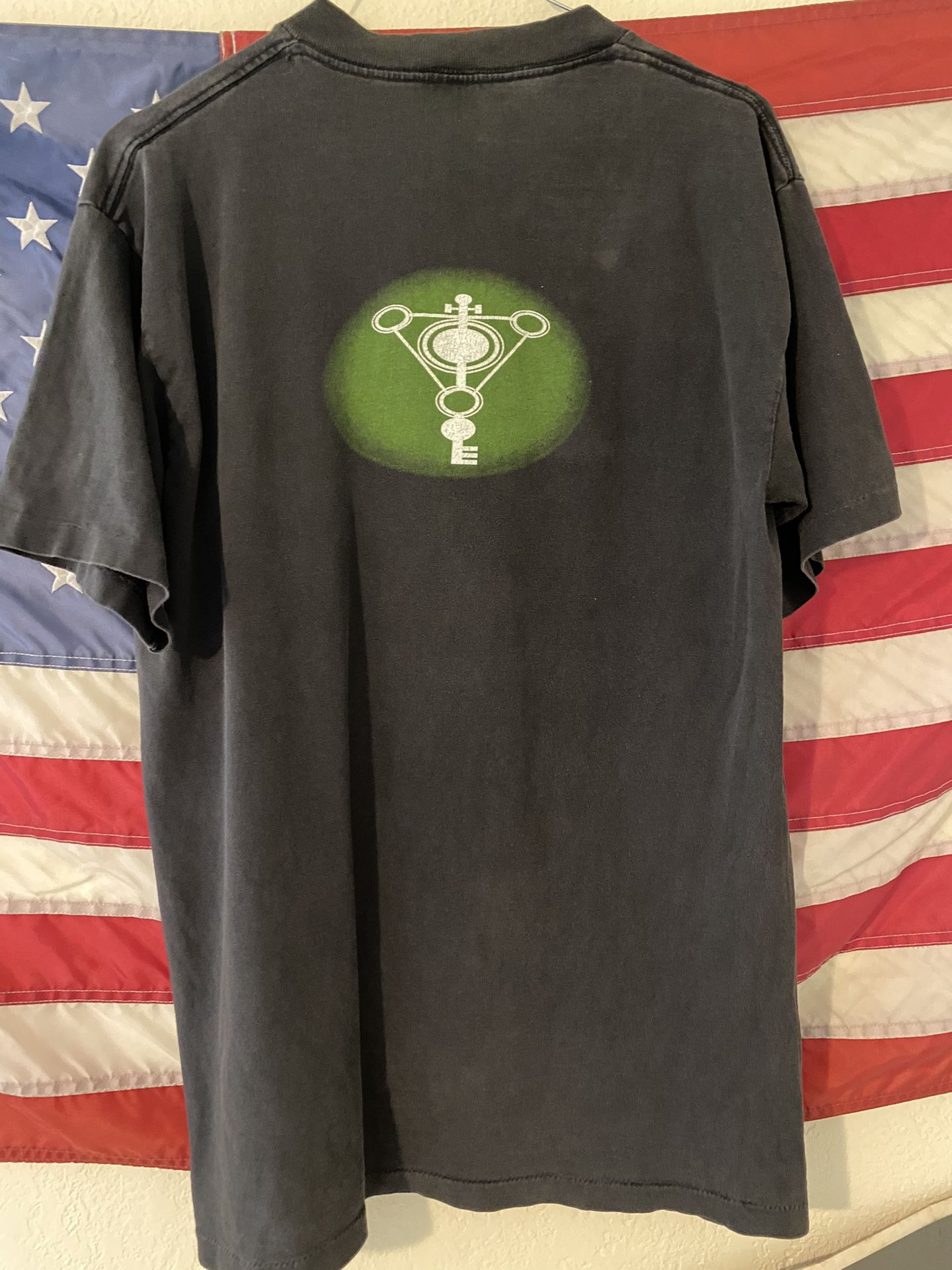 VINTAGE 1995 ALIEN FASHION VICTIM T SHIRT