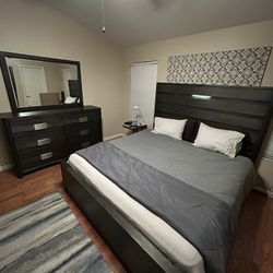 King Bed Frame And Dresser With Mirror