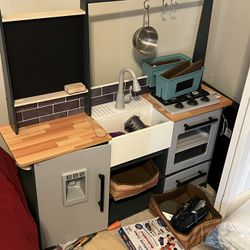 Christmas Gift- Kids Kitchen- Local Pickup 