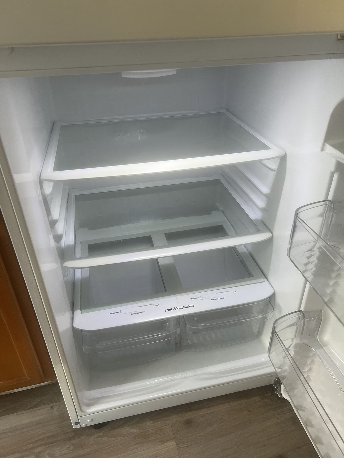 LG 2022 refrigerator - 400 obo