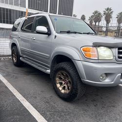 2002 Toyota sequoia awd