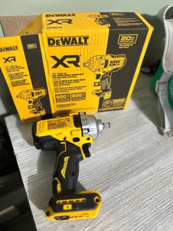 NEW DEWALT DCF891B 20V XR 1/2” Mid-Torque Impact Wrench (Tool Only)