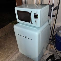Mint Green Daewoo Retro Series Fridge and Microwave - Perfect For Dorm Room