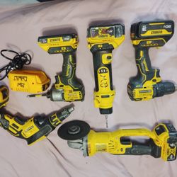 DeWalt 20v 5 Piece Tool Set. 5 Batteries + Charger