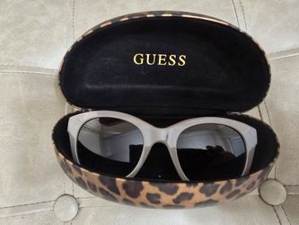 GUESS sunglasses w/case
