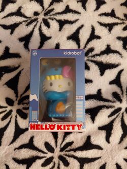 Hello kitty vinyl mini figure