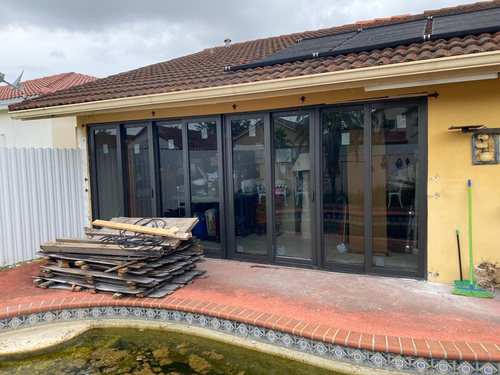 IMPACT GLASS WALL FIXED PANELS TO CLOSE A TERRACE