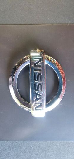 Nissan emblem