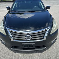 Excellent 2013 Nissan Altima Limited Full Loaded  Clean Title One Owner 