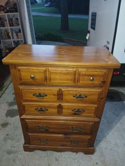 Vintage 1976 Broyhill 5-Drawer Dresser