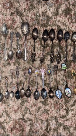 26 Vintage Collectable Spoons 