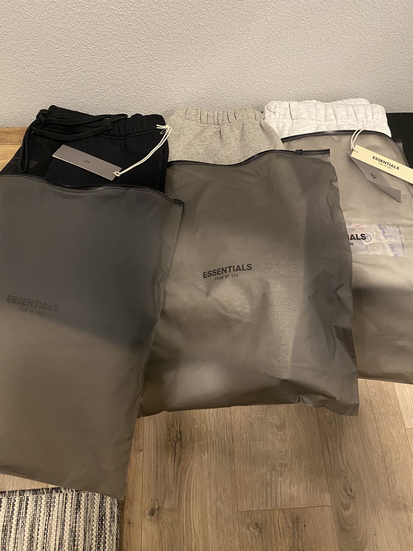 Essentials Shorts-large