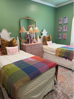 Set of twin beds